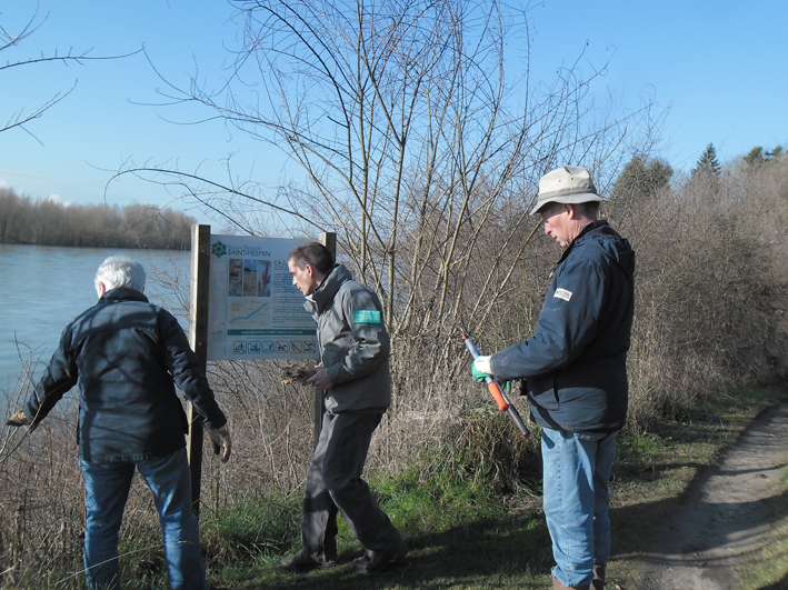 chantier-de-dbroussaillage-avec-bnvoles-au-Rollin-St-Ay-MICHELINE-PROUST-1